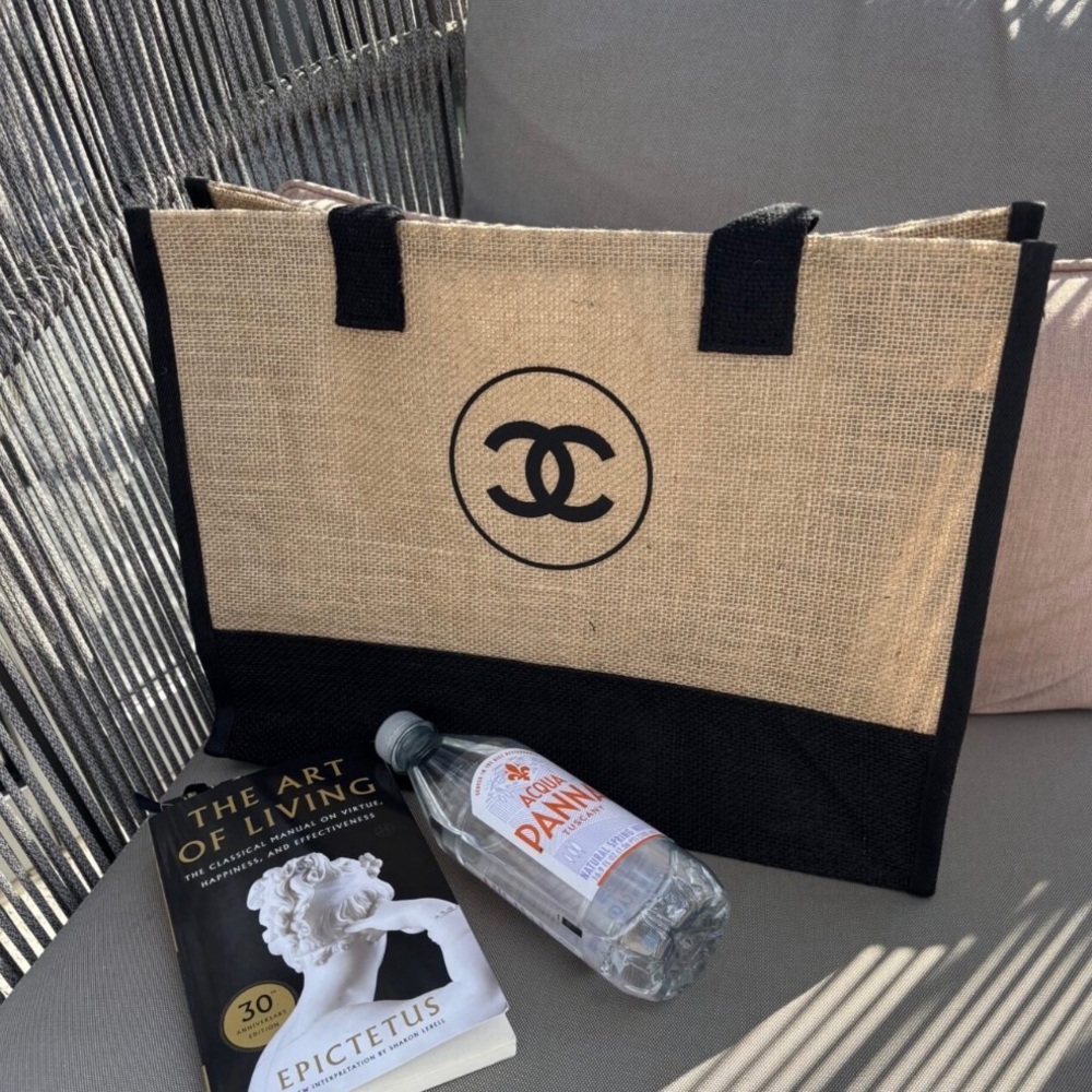 Chanel VIP Tote Bag - Picture 2 of 5